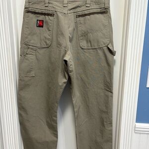 Men's Relaxed Fit Cargo Pants in Tan